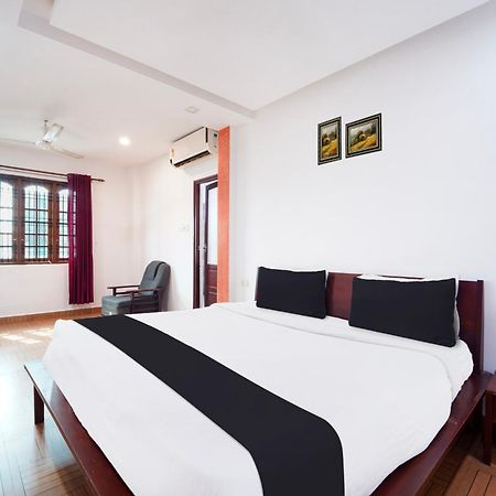 Super Townhouse City Center Ernakulam Kochi Exterior foto