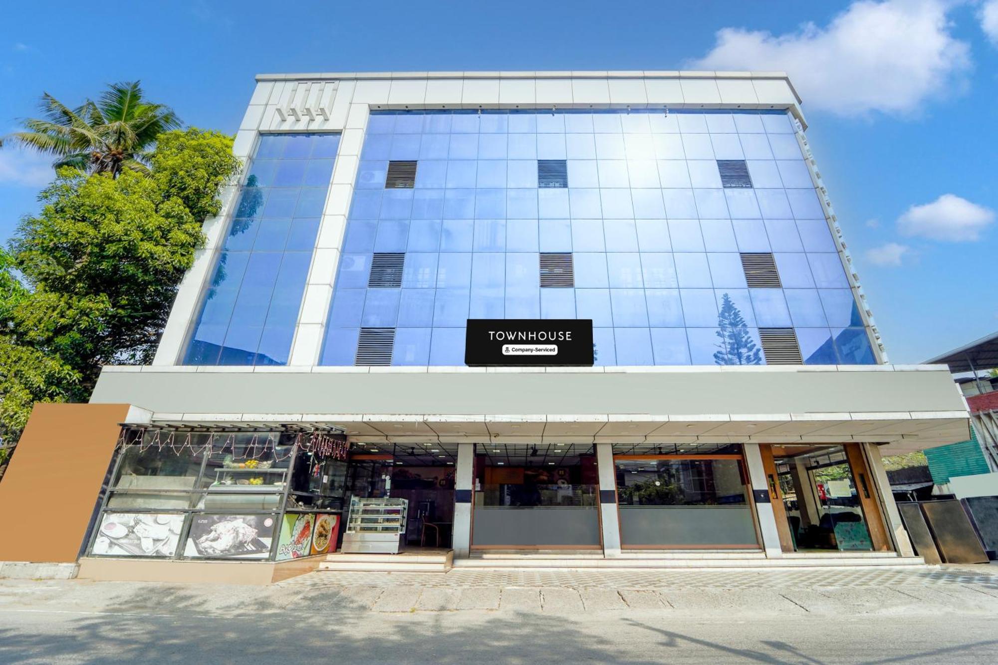 Super Townhouse City Center Ernakulam Kochi Exterior foto