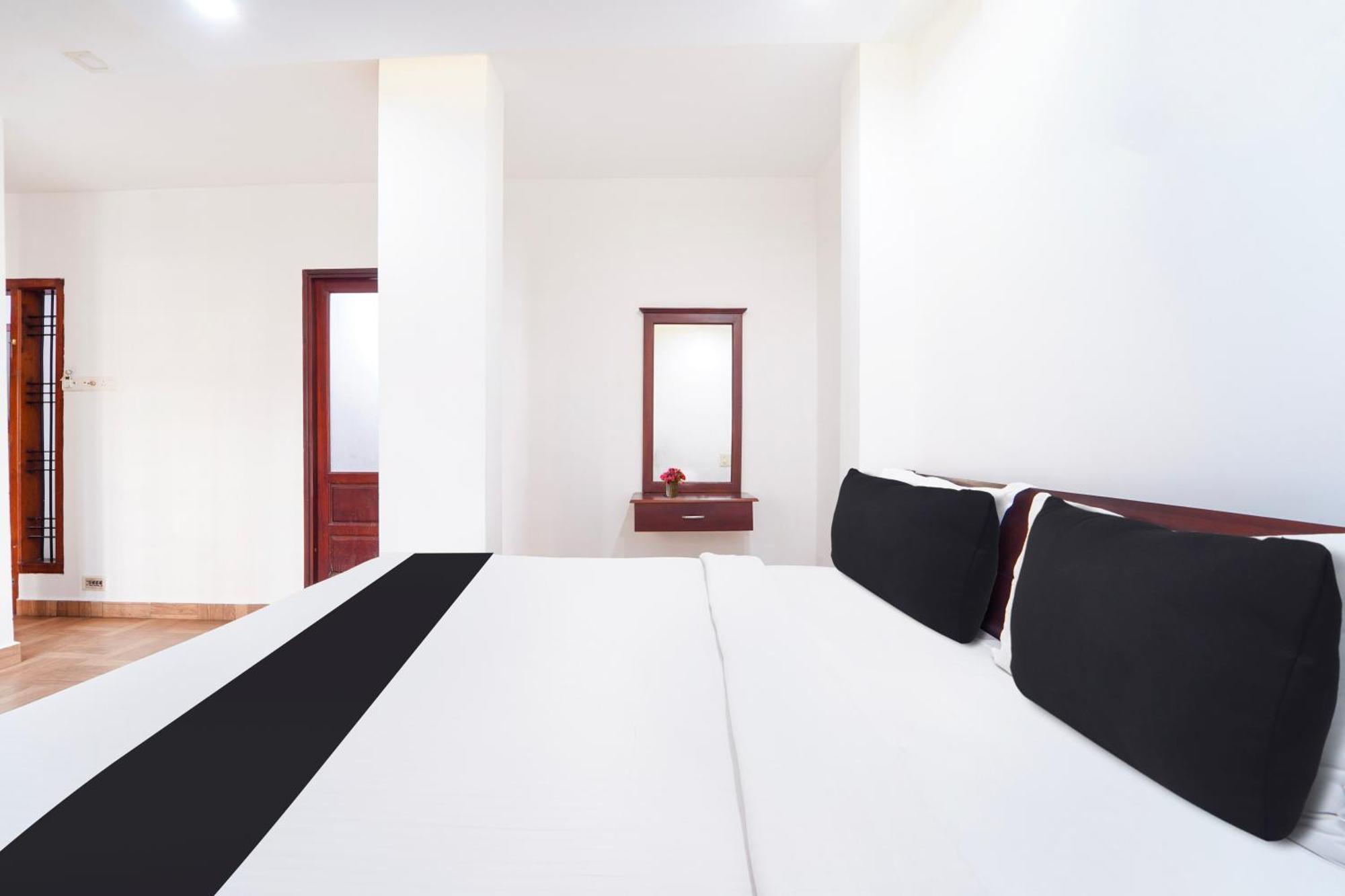 Super Townhouse City Center Ernakulam Kochi Exterior foto