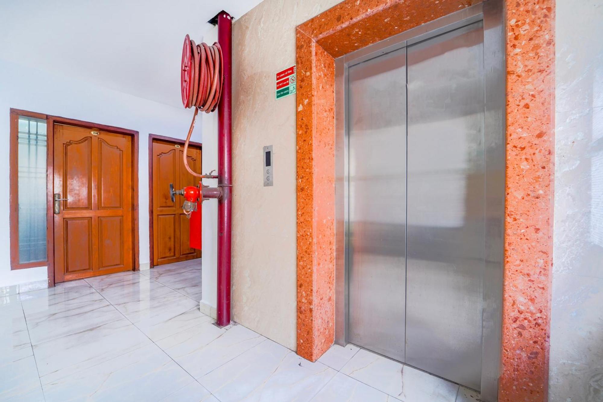 Super Townhouse City Center Ernakulam Kochi Exterior foto